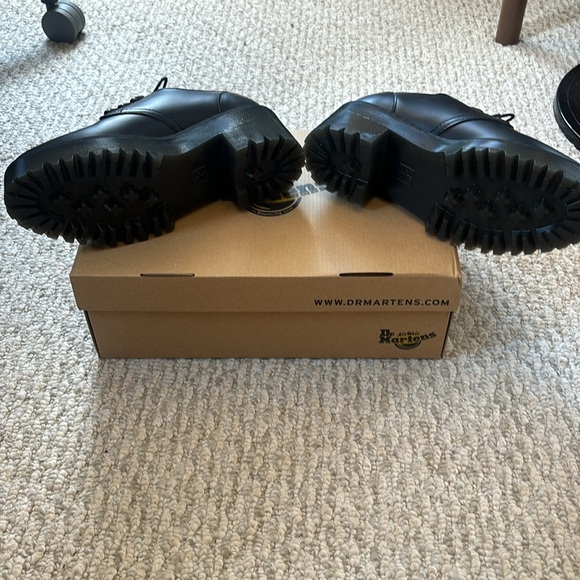 NWT: Dr. Martin Leona Lo Vintage Smooth Leather Heeled Shoes size 9 - Picture 2 of 4